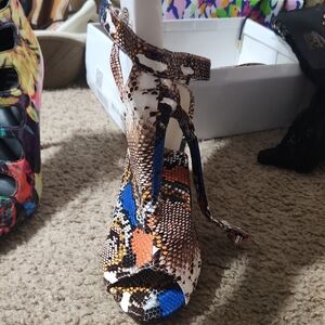 Stylish Snakeskin Patterned Women's Heels